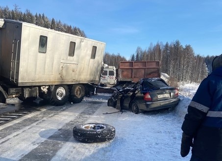 В Ухтинской горбольнице скончался пассажир Hyundai, в который влетел КамАЗ В Ухтинской горбольнице скончался пассажир Hyundai, в который влетел КамАЗ