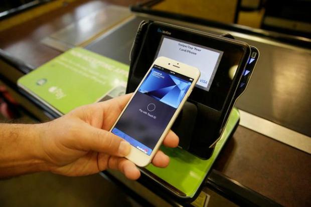 Российские банки внедряют Apple, Samsung и Android Pay в банкоматах