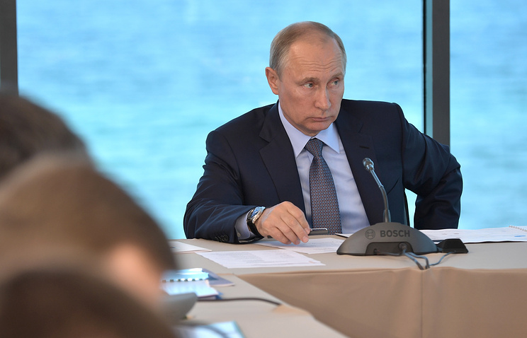 Путин обещал подумать об участии в президентских выборах в 2018 году
