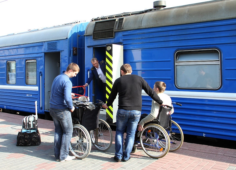 Госдума вводит обязанность для ж/д перевозчика обеспечивать посадку инвалидов на поезда