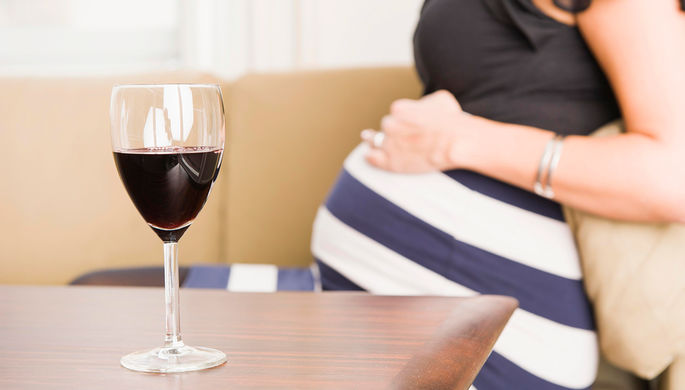 Беременных женщин предложили штрафовать за курение и употребление алкоголя