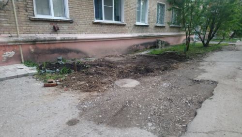 Ухтинцы жалуются на состояние дворов после проведения ремонтных работ Ухтинцы жалуются на состояние дворов после проведения ремонтных работ
