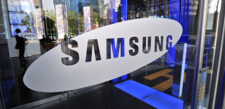 Samsung выпустила монитор с беспроводной зарядкой для смартфонов