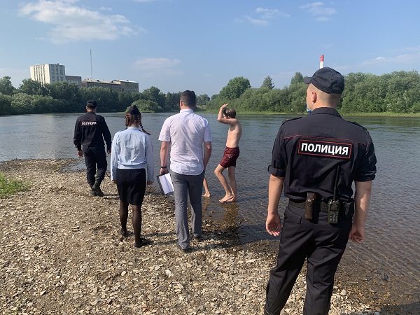 В Ухте прошли межведомственные рейды «Безопасность на воде» В Ухте прошли межведомственные рейды «Безопасность на воде»