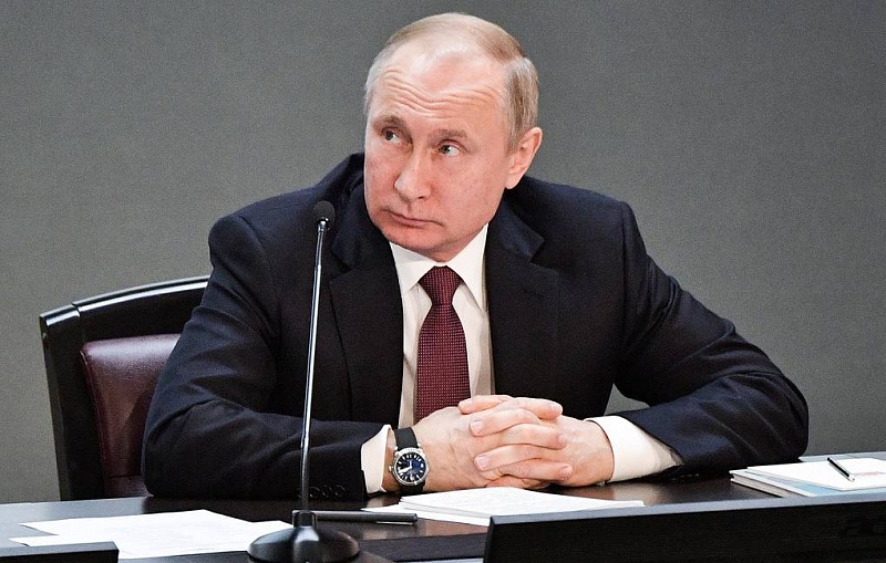 Путин подписал закон, приравнивающий санкции за оставление места ДТП к "пьяному" вождению Путин подписал закон, приравнивающий санкции за оставление места ДТП к "пьяному" вождению