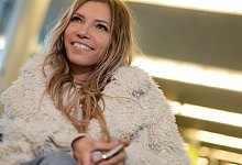 Клип Самойловой на песню Flame Is Burning набрал на YouTube более миллиона просмотров