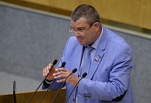 Депутат Госдумы советует россиянам отказаться от поездок за границу