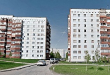 Житель Ухты выпал с балкона многоэтажки