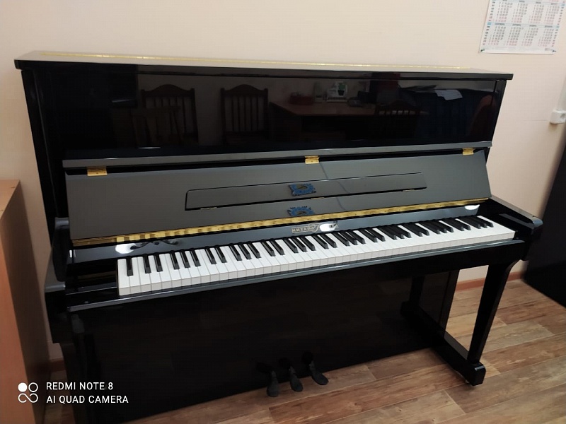 В детскую музыкальную школу Яреги поступило новое пианино «Михаил Глинка»