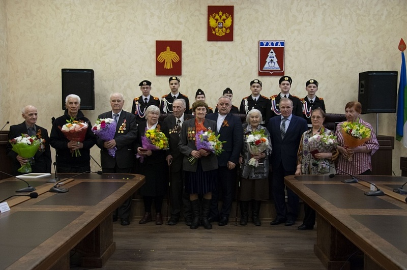 В Ухте вручили юбилейные медали ветеранам войны и жителям блокадного Ленинграда