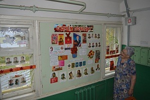 Ухтинка украсила свой подъезд Ухтинка украсила свой подъезд