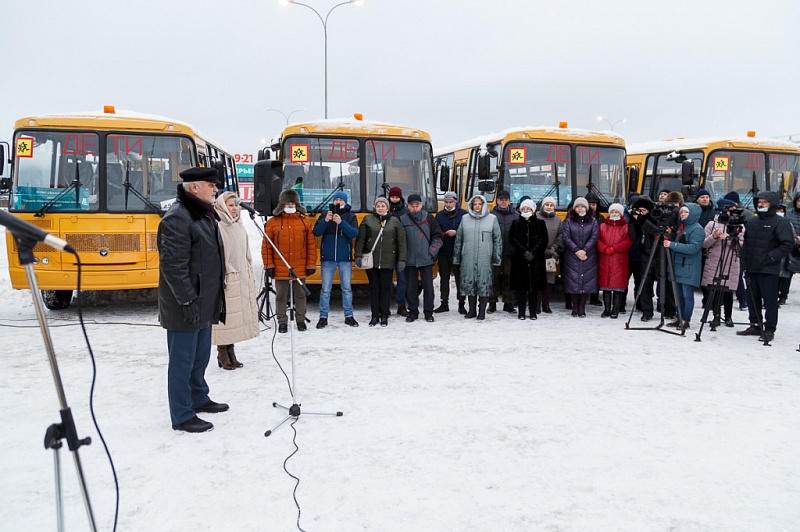 Школы Коми получат новые автобусы
