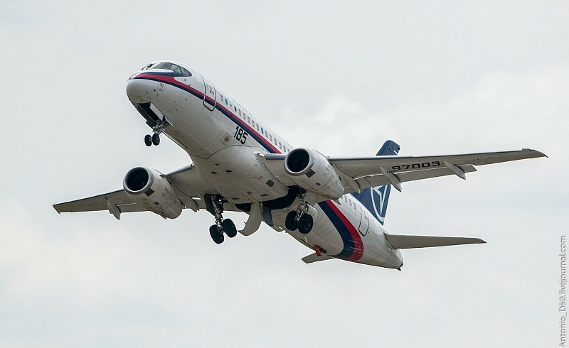 Sukhoi Superjet 100 не полетел из Коми в Москву по техническим причинам