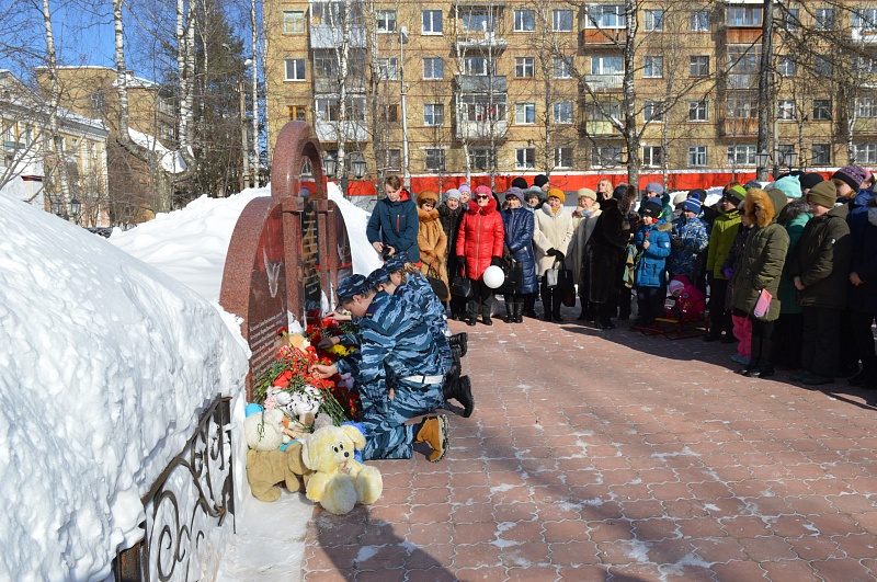 В Ухте почтили память жертв трагедии в Кемерове