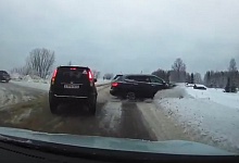 Авария под Ухтой попала на камеру видеорегистратора