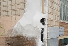 В Ухте газовый узел многоквартирного дома оказался в ледяном плену