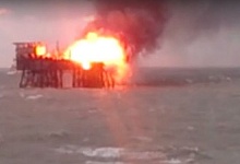 Пожар на буровой платформе в Каспийском море (+видео)