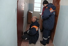Ухтинские спасатели вскрыли дверь в "подозрительно тихую" квартиру