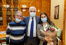 Владимир Уйба поздравил Юлию Ступак с блестящим выступлением на Олимпиаде в Пекине