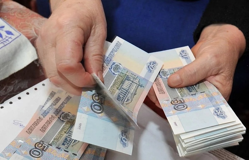 Мишустин выделил 5 млрд рублей на выплаты работникам, борющимся с COVID