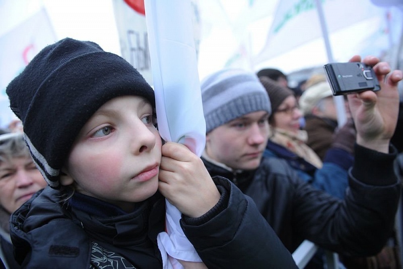 За вовлечение подростков в незаконные митинги оштрафуют на миллион