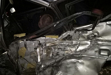 На трассе под Ухтой в аварии с фурой смяло отечественную легковушку