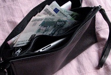 В Ухте из салона машины украли барсетку с крупной суммой