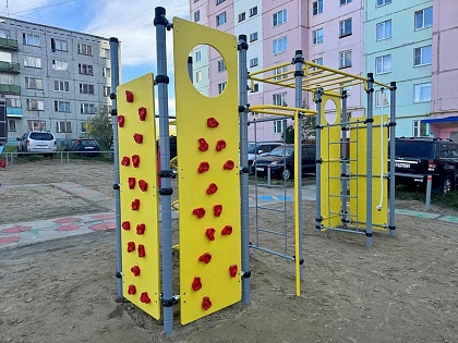 При финансовой поддержке АО «Транснефть – Север» в Усинске появилась новая игровая площадка При финансовой поддержке АО «Транснефть – Север» в Усинске появилась новая игровая площадка