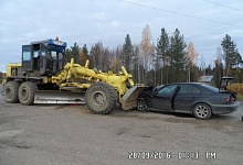 В Сосногорске БМВ встретилась с грейдером