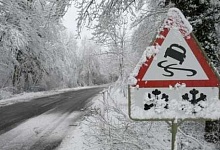 На ухтинской трассе произошло лобовое столкновение двух легковушек