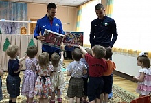 Футболисты мини-футбольного клуба «Ухта» посетили «Ухтинский дом ребенка специализированный»