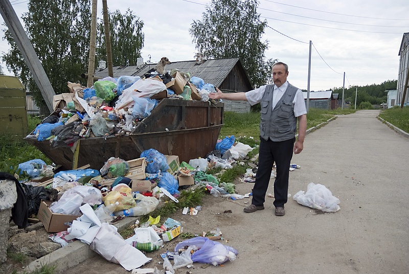 В поселке Седью перестали вывозить мусор