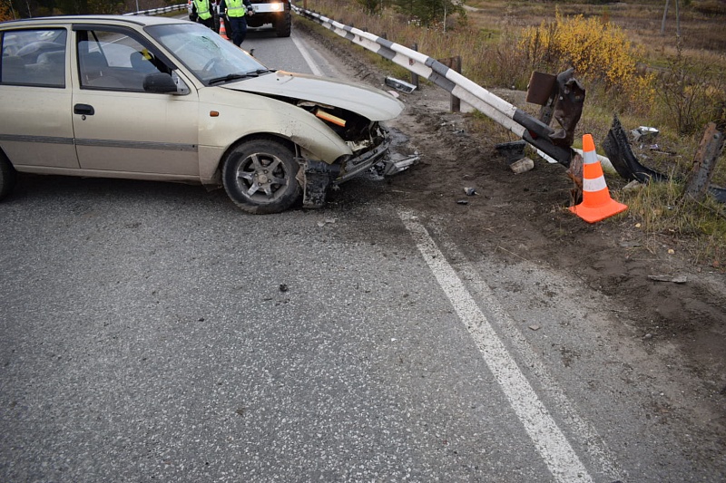 В Ухте автомобиль потерял колесо во время движения В Ухте автомобиль потерял колесо во время движения