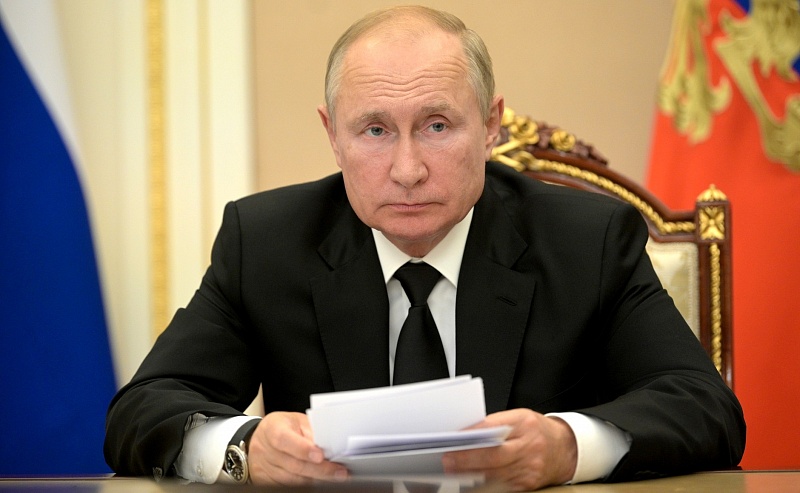 Путин подписал закон о полном запрете пропаганды ЛГБТ Путин подписал закон о полном запрете пропаганды ЛГБТ